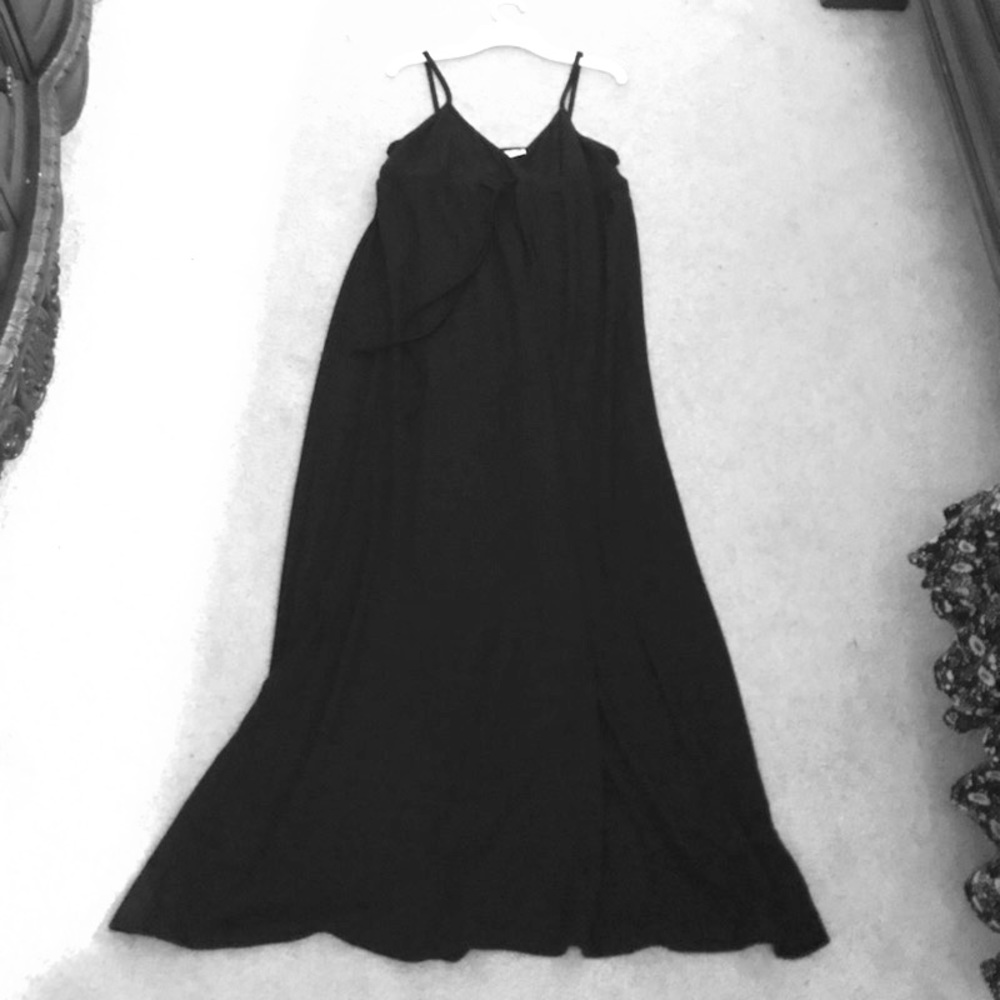 A beautiful maxi sleeveless black dress